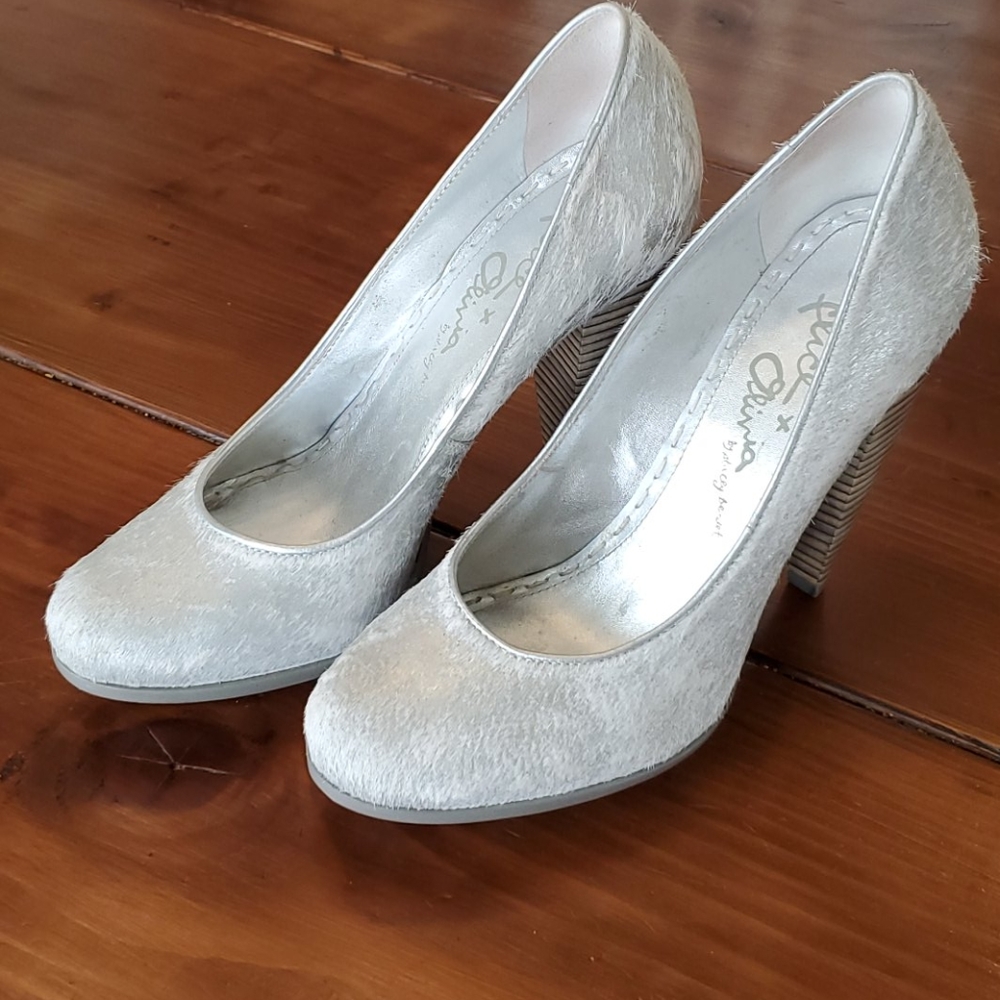 Alice & Olivia silver calf hair pumps